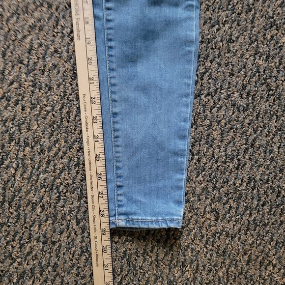 Old Navy Mid Rise Rockstar Light Wash Jeans Size 4 / Waist 27 - Picture 14 of 14